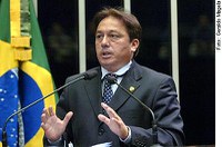 Jefferson Praia pede cautela no exame do projeto dos sacoleiros