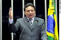 Papaléo anuncia projeto de incremento da produção de açaí no Amapá