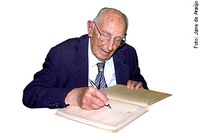 José Mindlin: dedicação aos livros e ao Brasil