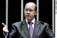 Demóstenes critica ministro Edson Santos por ofício sobre cotas raciais