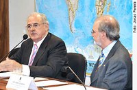 Nelson Jobim: projeto da 'comissão da verdade' prevê investigação dos dois lados, sem mexer na Lei da Anistia