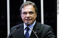 Alvaro Dias: "Tancredo dignificou a atividade política"