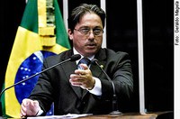 Jefferson Praia diz que faltam funcionários na alfândega de Manaus