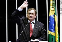 Mão Santa compara Tancredo a JK e Tiradentes