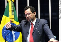 João Pedro comemora chegada de energia elétrica em comunidades rurais do Amazonas
