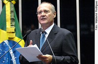 Renan defende PEC que destina recursos à segurança pública