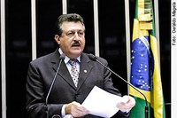 Serviço público deve respeitar piso salarial das categorias profissionais, diz Sadi Cassol