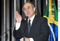 Cristovam apoia projeto que aumenta benefício do Bolsa Família conforme rendimento escolar