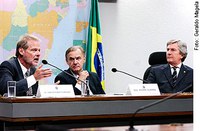 Brasil precisa de profissionais capacitados em novas tecnologias, afirmam debatedores