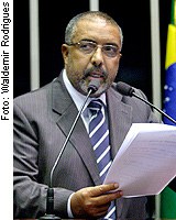 Paulo Paim não aceita mudança constitucional para igualar aposentadorias de mulheres e homens