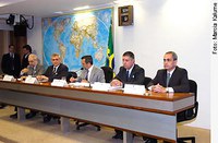 Debatedores cobram novo modelo de financiamento para setor rural