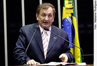 Mão Santa critica falta de professores na rede estadual do Piauí