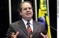 Tião Viana aplaude proibição do uso de cigarros em locais públicos