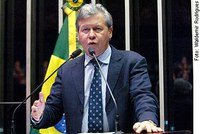 Arthur Virgílio questiona relação do governo com regimes ditatoriais