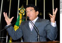 Magno Malta protesta contra mudança de critério dos 'royalties' do petróleo