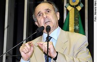 Cristovam lembra 25 anos da redemocratização e lamenta que prioridades não tenham sido mudadas