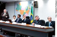 Para debatedores, deficiência no ensino básico e médio dificulta formação de engenheiros no Brasil
