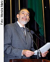 Inácio Arruda atribui críticas da oposição à política externa do governo à inveja