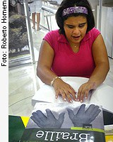 Entidades de Tocantins recebem do Senado livros em braile e em áudio