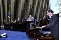 Senado presta homenagem à Universidade Católica de Brasília