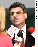 Jucá buscará acordo, mas admite novo projeto apenas sobre 'royalties'