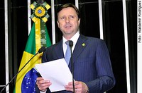 Acir Gurgacz: 'Ou o governo paga para manter a Floresta Amazônica em pé ou flexibiliza as regras ambientais'