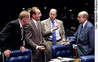 Projetos do pré-sal, com emendas polêmicas da Câmara, mobilizam senadores