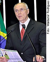 Suplicy lamenta a morte de historiador da USP