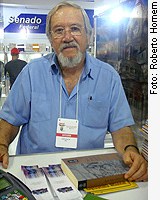 Poeta homenageado no Salão do Tocantins é leitor contumaz das publicações do Senado