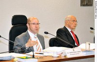 CCJ aprova emenda que retira do vice-presidente da República condição de sucessor