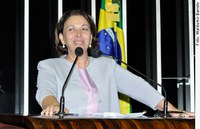 Ideli saúda primeira mulher eleita presidente do Brasil