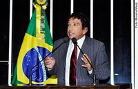 Magno Malta critica uso da religião na campanha eleitoral