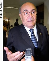 Regulamentação de TV por assinatura deve sair ainda este ano, prevê Flexa Ribeiro