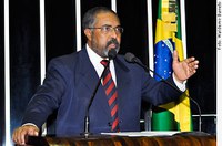 Paulo Paim promete continuar luta para derrubar o fator previdenciário