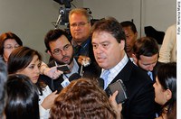 Gim Argello contesta Mantega: há receita para salário mínimo maior