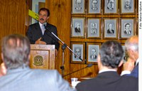 CAE inclui retrato de Mercadante na galeria de ex-presidentes da comissão