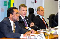 Professor diz que, sem revolução educacional, país não tem saída