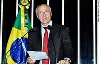Suplicy anuncia participação em conferência na África