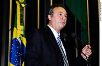 Zambiasi cumprimenta estudante gaúcha vencedora do 3º Concurso de Redação do Senado