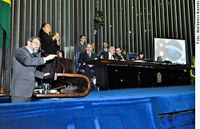 Senadores reverenciam luta da OAB em favor da democracia no país