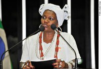 Mãe Baiana relata preconceito e violência contra religiões afro-brasileiras