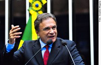 Alvaro Dias quer que governo admita a realidade sobre a dívida pública e critica gigantismo da máquina