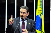 Mozarildo diz que problema da saúde no Brasil não é falta de dinheiro, mas corrupção e má gestão