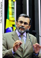 Sarney recebe nesta quarta relatório do projeto do novo CPC