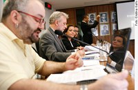 Campanha presidencial colocou direitos sexuais e reprodutivos no lixo, diz representante de homossexuais