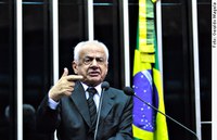 Simon parabeniza Sérgio Cabral e Nelson Jobim