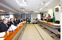 Presidente do BNDES explicará empréstimo para trem-bala na CAE