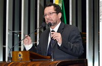 João Pedro critica redução de impostos para 'tablets'