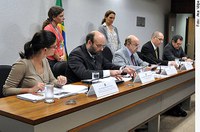 Debatedores apresentam à CAE dados sobre política fiscal