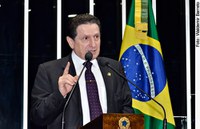 Mozarildo se solidariza com população de Roraima que sofre com enchente